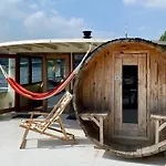 船上ホテル Stunning Boat With A View