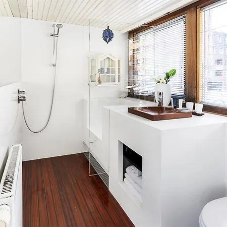 Stunning Boat With A View Bateau-hôtel Amsterdam