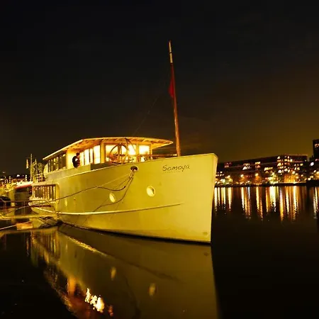 Hotel na wodzie Stunning Boat With A View *