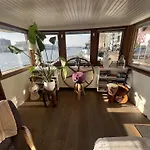 Stunning Boat With A View Båthotell