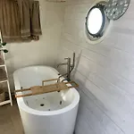 Stunning Boat With A View Båthotell