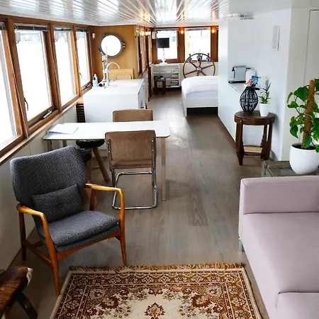 Hotel en barco Stunning Boat With A View