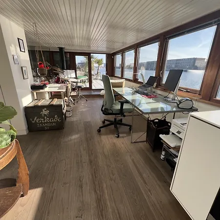 Ботель Stunning Boat With A View