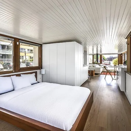 Stunning Boat With A View Botel *