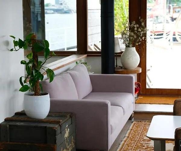 Ботель Stunning Boat With A View