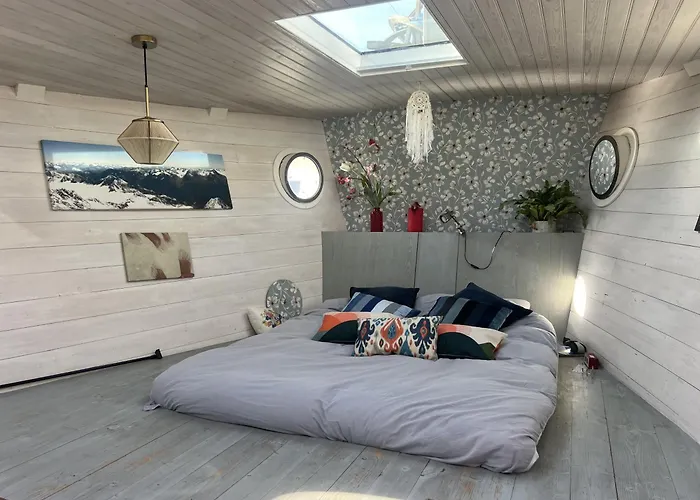 Stunning Boat With A View * Амстердам