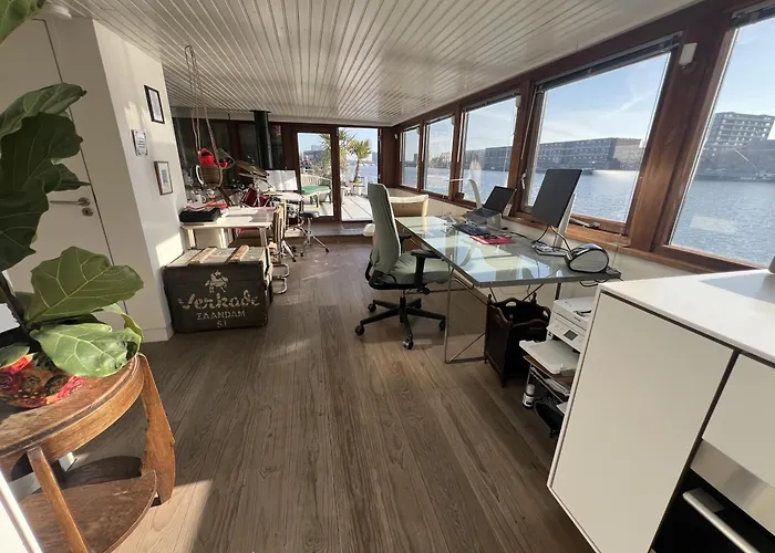 Ботель Stunning Boat With A View