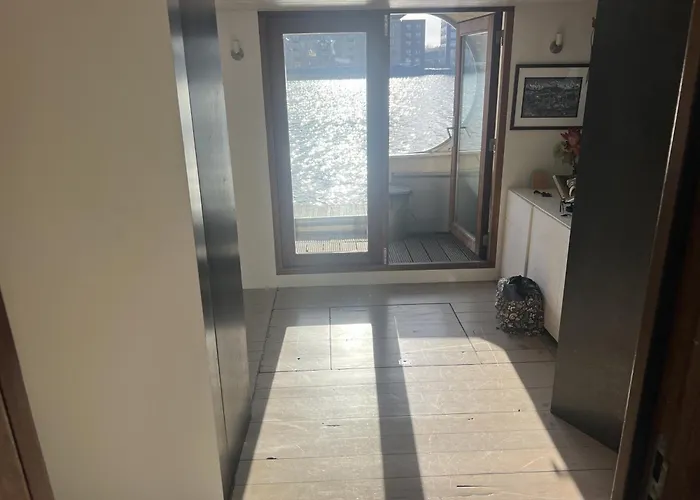 Stunning Boat With A View * Амстердам