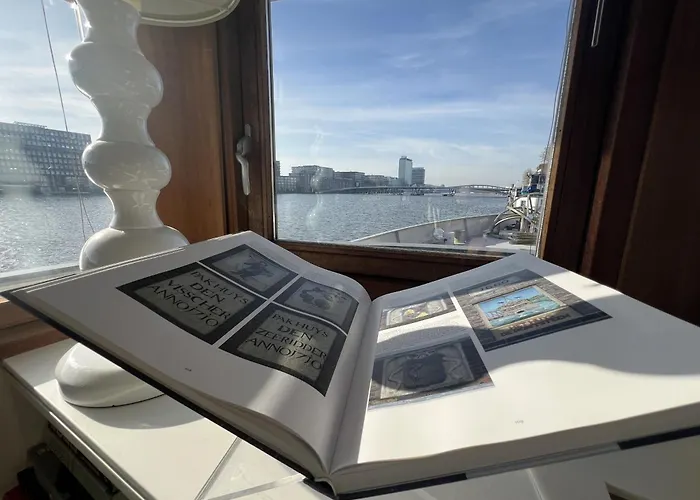 Ботель Stunning Boat With A View