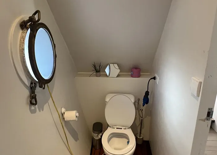 Stunning Boat With A View Ботель *