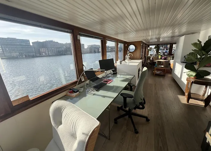 Stunning Boat With A View Амстердам