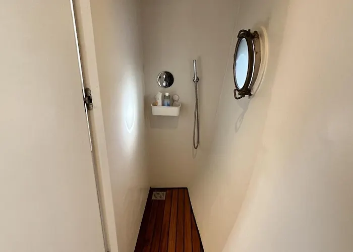 Ботель Stunning Boat With A View