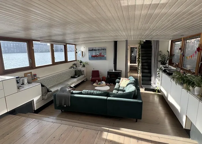 Ботель Stunning Boat With A View *