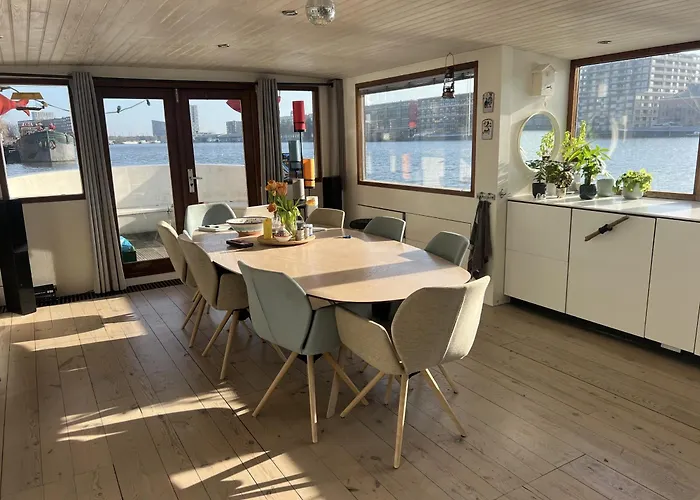 Ботель Stunning Boat With A View *