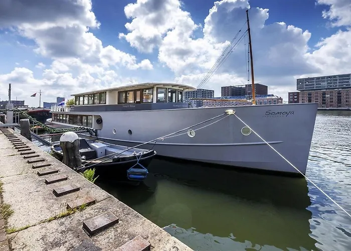 Stunning Boat With A View Ботель