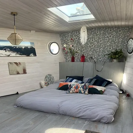 Stunning Boat With A View * Amsterdam