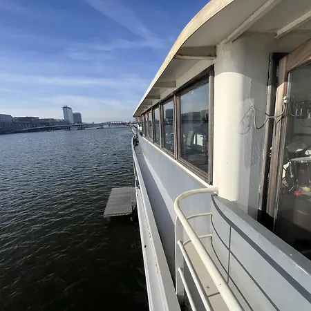 Stunning Boat With A View Botel Amsterdam