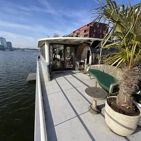 Stunning Boat With A View Botel *