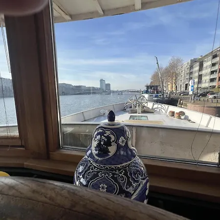 Botel Stunning Boat With A View *