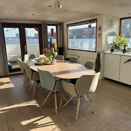 Botel Stunning Boat With A View *